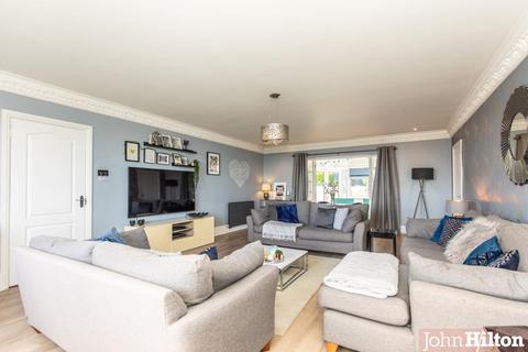 4 bedroom detached house for sale, Oaklands Avenue, Saltdean, Brighton