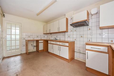 40 Apple Tree Grove, Andover, SP10 3RG