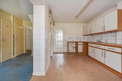 40 Apple Tree Grove, Andover, SP10 3RG