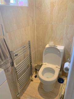1 bedroom in a house share to rent, Summerhouse Avenue, Hounslow TW5