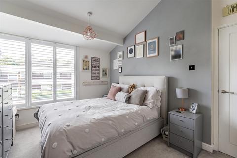 140 Millfield, New Ash Green, Longfield, DA3 8HW