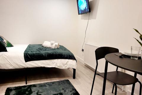 Studio to rent, Harrow HA2