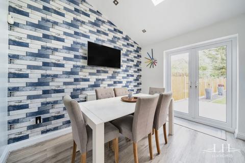 52 Beverley Gardens, Hornchurch, RM11 3NX