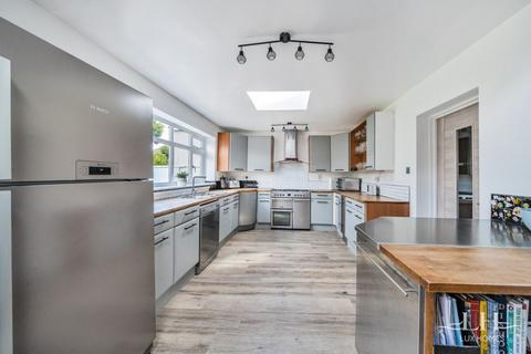 52 Beverley Gardens, Hornchurch, RM11 3NX
