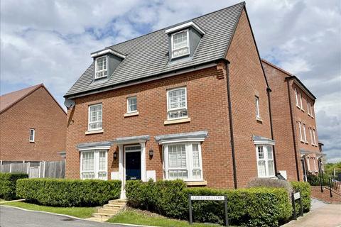 4 bedroom detached house to rent, Griffiths Close, Bushey, WD23.
