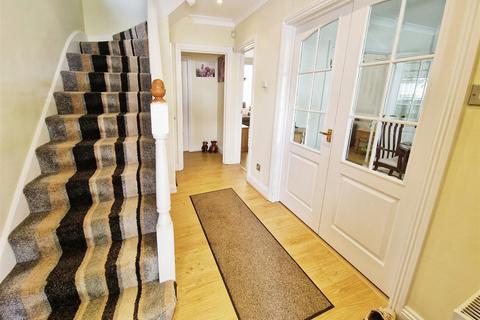 4 bedroom semi-detached house for sale, St. Georges Avenue, Grays