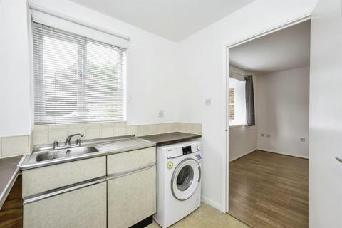 Studio for sale, Conway Gardens, Grays