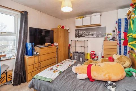 2 bedroom terraced house for sale, William Street, Grays
