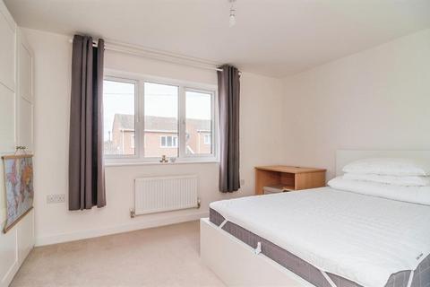 2 bedroom terraced house for sale, Treetops Close, Grays