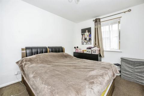 2 bedroom flat for sale, Coal Court, Grays