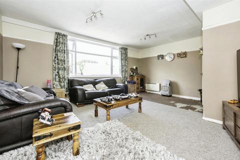 3 bedroom apartment for sale, Lenthall Avenue, Grays