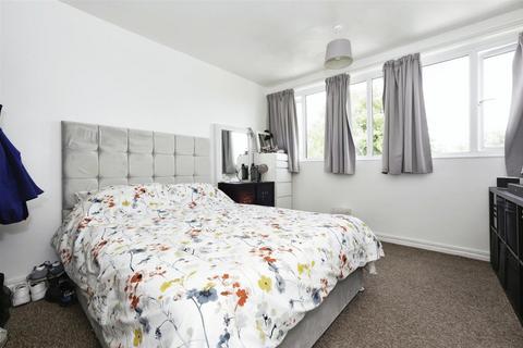 3 bedroom apartment for sale, Lenthall Avenue, Grays