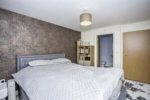 2 bedroom flat for sale, The Chase, Grays