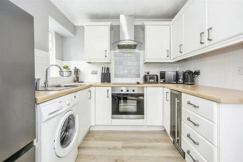 1 bedroom flat for sale, College Close, Grays