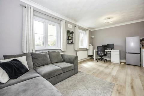 1 bedroom flat for sale, College Close, Grays