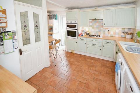 4 bedroom end of terrace house for sale, Stratford Gardens, Stanford-Le-Hope, SS17