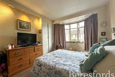 4 bedroom terraced house for sale, Lyndhurst Drive, Hornchurch, RM11