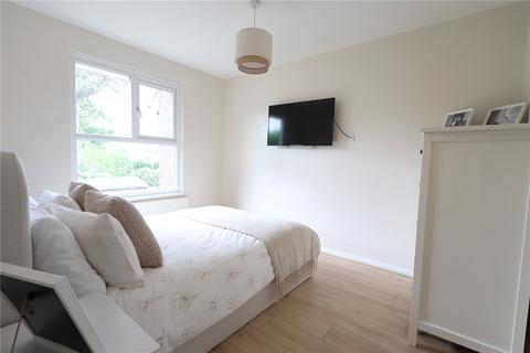 2 Arthur Close, Farnham, GU9 8PE