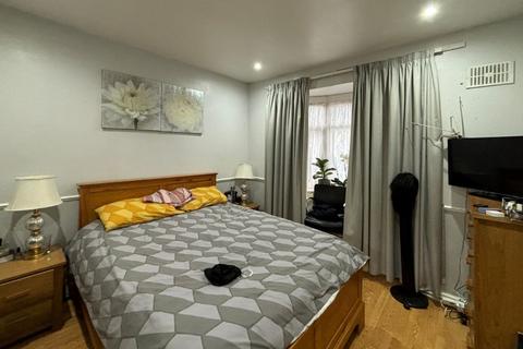 2 bedroom flat for sale, Flat A, 264 Northborough Road, Norbury, London, SW16 4BA