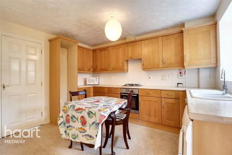 4 bedroom semi-detached house for sale, Bradfords Close, Chatham