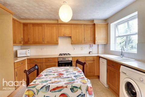 4 bedroom semi-detached house for sale, Bradfords Close, Chatham