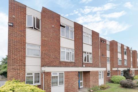 2 bedroom flat for sale, Gerard Gardens, Rainham RM13