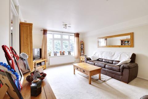 2 bedroom flat for sale, Gerard Gardens, Rainham RM13