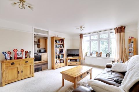 2 bedroom flat for sale, Gerard Gardens, Rainham RM13