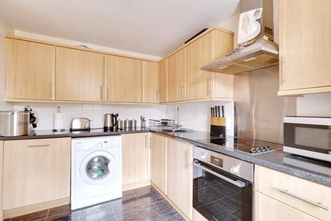 2 bedroom flat for sale, Gerard Gardens, Rainham RM13