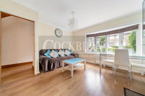 3 bedroom terraced house for sale, Hassop Walk, Mottingham, SE9