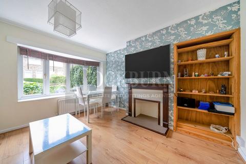 3 bedroom terraced house for sale, Hassop Walk, Mottingham, SE9