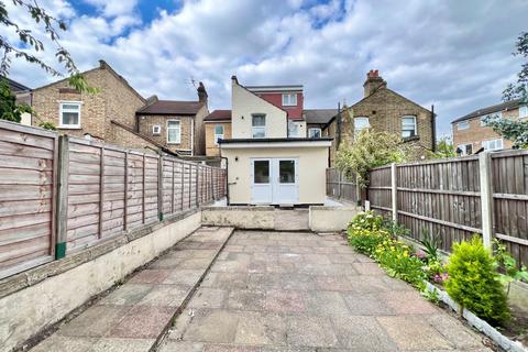 2 bedroom flat to rent, Clarence Road, Enfield, EN3