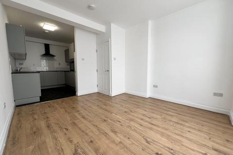 2 bedroom flat to rent, Clarence Road, Enfield, EN3