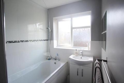 2 bedroom flat to rent, Bairds Hill, Broadstairs, CT10