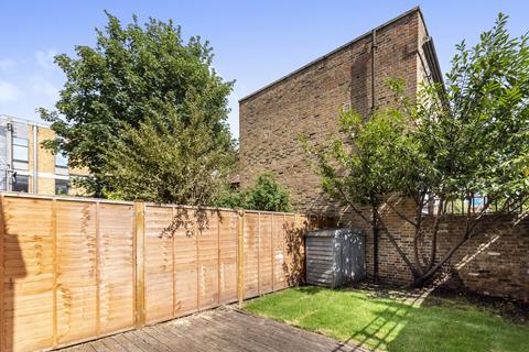 3 bedroom end of terrace house for sale, Lynton Road, London