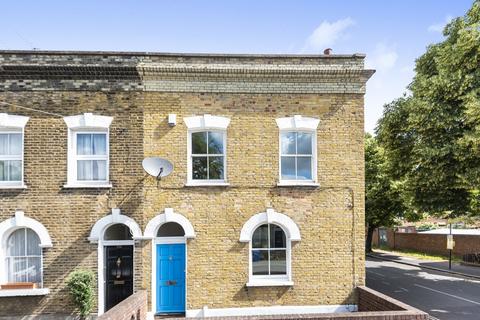 3 bedroom end of terrace house for sale, Lynton Road, London