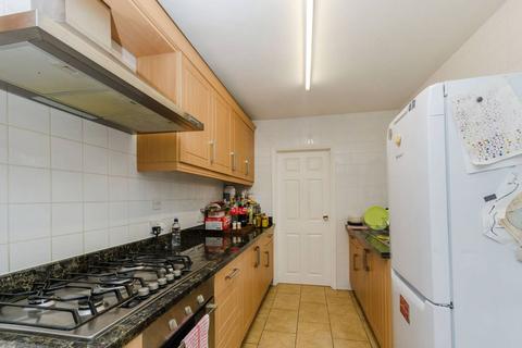 3 bedroom end of terrace house for sale, Boundary Road, Woking, GU21