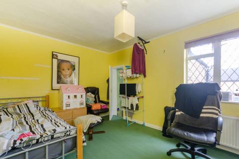 157 Boundary Road, Woking, GU21 5BT