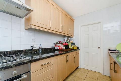 157 Boundary Road, Woking, GU21 5BT
