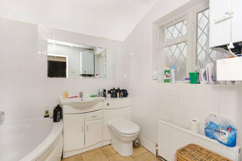 157 Boundary Road, Woking, GU21 5BT