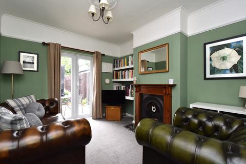 2 bedroom maisonette for sale, Portland Crescent London SE9
