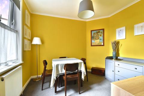 2 bedroom maisonette for sale, Portland Crescent London SE9