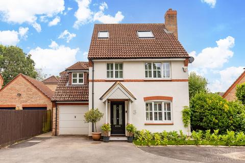 4 bedroom detached house for sale, Dollis Close, Crawley RH10