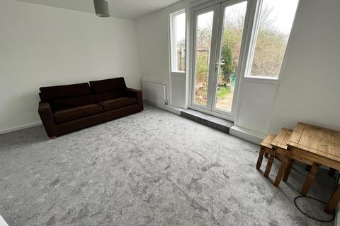 2 bedroom flat to rent, Hurst Avenue, Sale M33