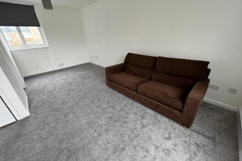 2 bedroom flat to rent, Hurst Avenue, Sale M33