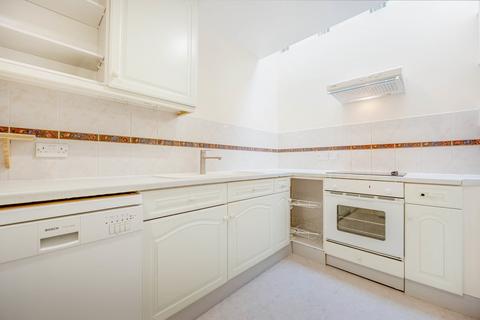 3 bedroom flat to rent, Porchester Square London W2