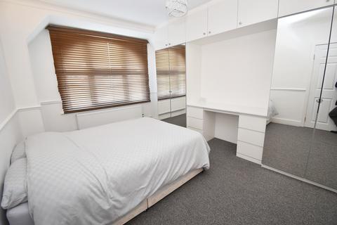 1 bedroom flat to rent, Lyndhurst Road , Highams Park, London. E4 9JU