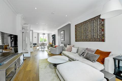 3 bedroom duplex to rent, Trinity Place, Windsor, Berkshire, SL4