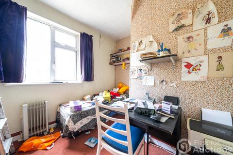 2 bedroom maisonette for sale, Colindeep Lane, London