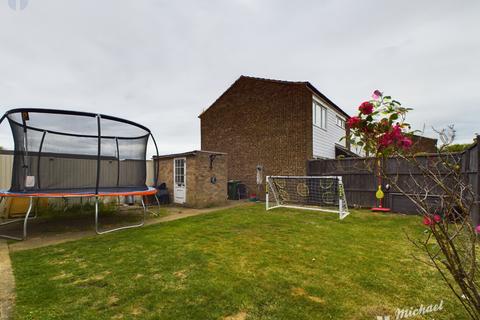 3 bedroom end of terrace house for sale, Somerville Way, Aylesbury, Buckinghamshire